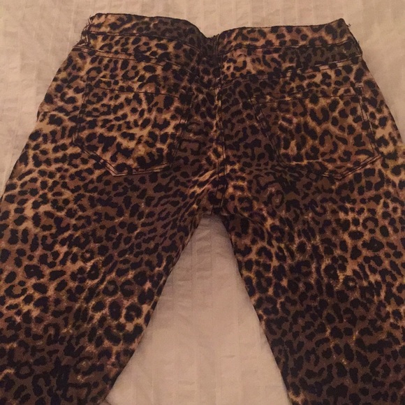 Forever 21 Leopard Jeans - size 25 - Picture 3 of 4
